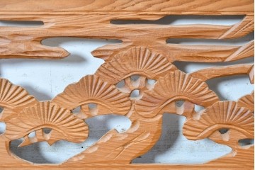 ヴィンテージ建具　昭和中期　松竹の彫刻が施された欄間1枚　(R-087549)