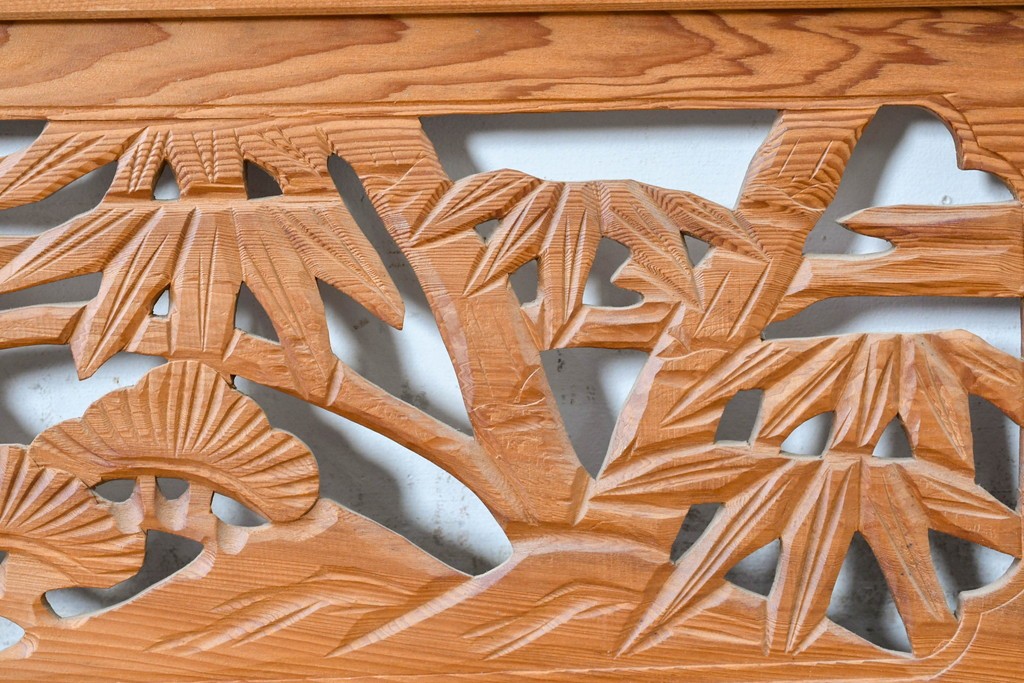 ヴィンテージ建具　昭和中期　松竹の彫刻が施された欄間1枚　(R-087549)