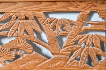 ヴィンテージ建具　昭和中期　松竹の彫刻が施された欄間1枚　(R-087549)