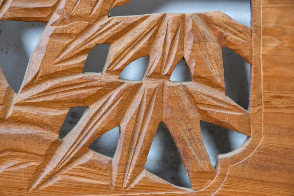 ヴィンテージ建具　昭和中期　松竹の彫刻が施された欄間1枚　(R-087549)