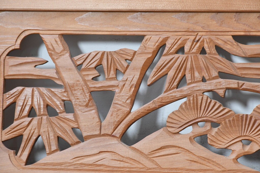 ヴィンテージ建具　昭和中期　松竹の彫刻が施された欄間1枚　(R-087549)