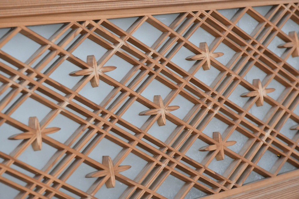 ヴィンテージ建具　昭和中期　片面ガラス　精緻な組子細工と意匠が美しい欄間1枚　(R-087551)