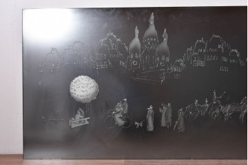 現代アート　在銘　R.Akiyama(秋山亮太)作　クラシカルなパリの街並みを描いた特大ガラスパネルアート　(R-087552)