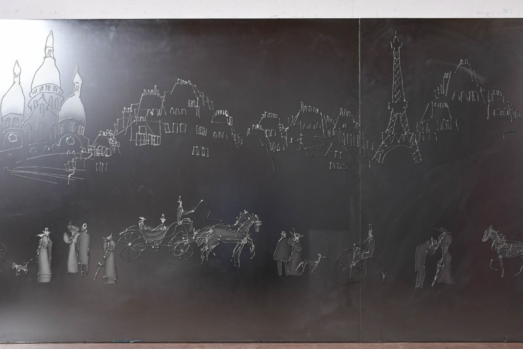 現代アート　在銘　R.Akiyama(秋山亮太)作　クラシカルなパリの街並みを描いた特大ガラスパネルアート　(R-087552)