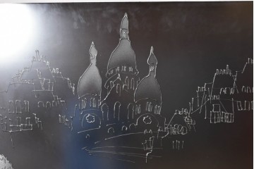 現代アート　在銘　R.Akiyama(秋山亮太)作　クラシカルなパリの街並みを描いた特大ガラスパネルアート　(R-087552)