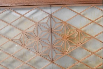 ヴィンテージ建具　昭和中期　両面ガラス　麻の葉模様の組子が美しい欄間1枚　(R-087553)