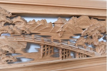 ヴィンテージ建具　昭和中期　橋と松の風景彫刻が美しい欄間2枚セット　(R-087558)
