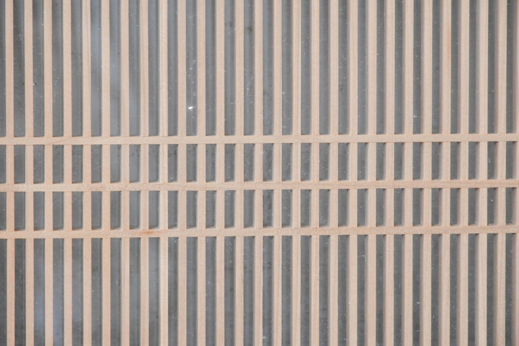 ヴィンテージ建具　昭和後期　両面ガラス　繊細な縦桟が美しい筬欄間2枚セット　(R-087561)