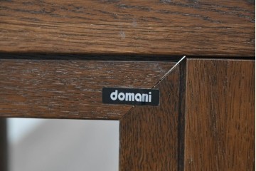 中古　美品　希少な廃番品　カリモク家具(karimoku)　domani(ドマーニ)　Morganton(モーガントン)　重厚な木製フレームのガラストップローテーブル　(R-087563)