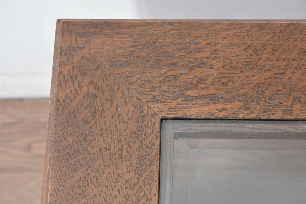 中古　美品　希少な廃番品　カリモク家具(karimoku)　domani(ドマーニ)　Morganton(モーガントン)　重厚な木製フレームのガラストップローテーブル　(R-087563)