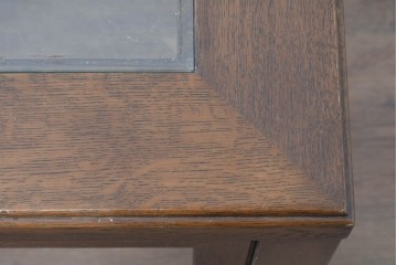 中古　美品　希少な廃番品　カリモク家具(karimoku)　domani(ドマーニ)　Morganton(モーガントン)　重厚な木製フレームのガラストップローテーブル　(R-087563)