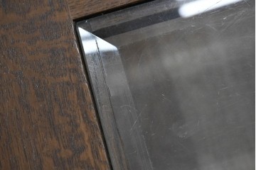 中古　美品　希少な廃番品　カリモク家具(karimoku)　domani(ドマーニ)　Morganton(モーガントン)　重厚な木製フレームのガラストップローテーブル　(R-087563)