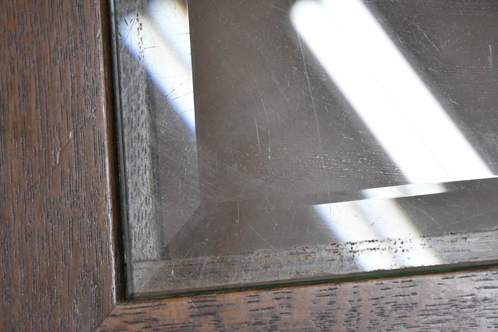 中古　美品　希少な廃番品　カリモク家具(karimoku)　domani(ドマーニ)　Morganton(モーガントン)　重厚な木製フレームのガラストップローテーブル　(R-087563)