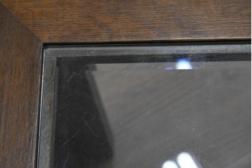 中古　美品　希少な廃番品　カリモク家具(karimoku)　domani(ドマーニ)　Morganton(モーガントン)　重厚な木製フレームのガラストップローテーブル　(R-087563)