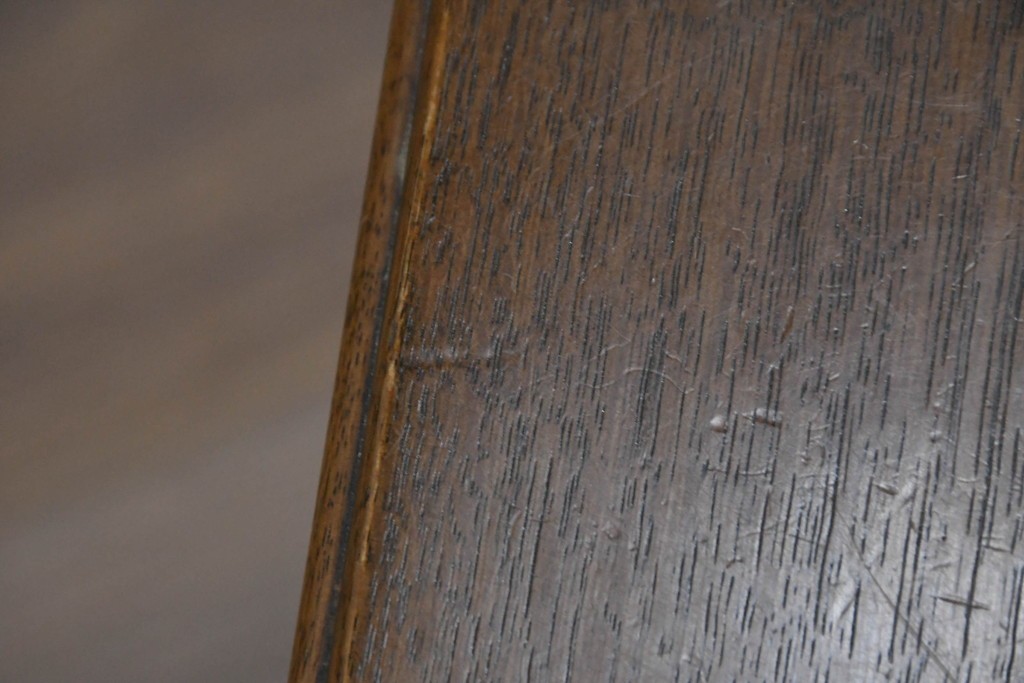 中古　美品　希少な廃番品　カリモク家具(karimoku)　domani(ドマーニ)　Morganton(モーガントン)　重厚な木製フレームのガラストップローテーブル　(R-087563)