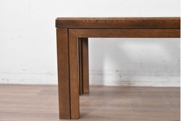 中古　美品　希少な廃番品　カリモク家具(karimoku)　domani(ドマーニ)　Morganton(モーガントン)　重厚な木製フレームのガラストップローテーブル　(R-087563)