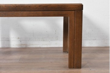 中古　美品　希少な廃番品　カリモク家具(karimoku)　domani(ドマーニ)　Morganton(モーガントン)　重厚な木製フレームのガラストップローテーブル　(R-087563)