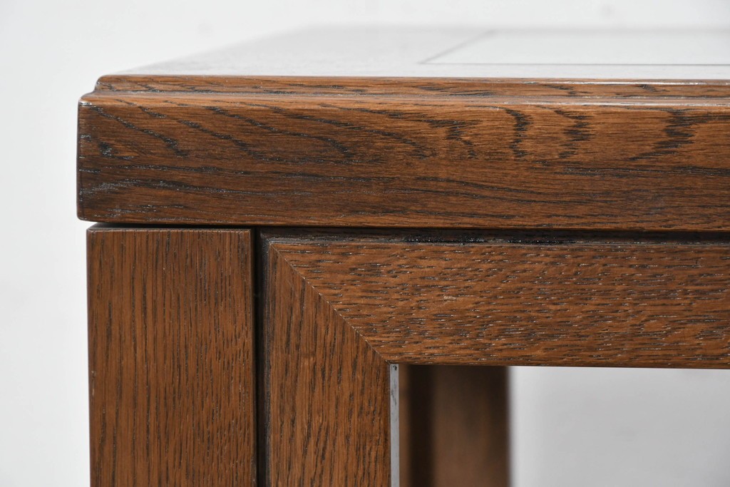 中古　美品　希少な廃番品　カリモク家具(karimoku)　domani(ドマーニ)　Morganton(モーガントン)　重厚な木製フレームのガラストップローテーブル　(R-087563)