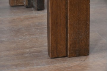 中古　美品　希少な廃番品　カリモク家具(karimoku)　domani(ドマーニ)　Morganton(モーガントン)　重厚な木製フレームのガラストップローテーブル　(R-087563)