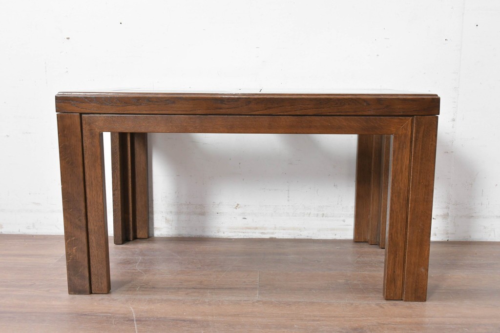 中古　美品　希少な廃番品　カリモク家具(karimoku)　domani(ドマーニ)　Morganton(モーガントン)　重厚な木製フレームのガラストップローテーブル　(R-087563)