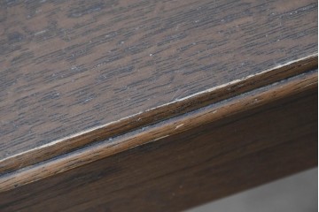 中古　美品　希少な廃番品　カリモク家具(karimoku)　domani(ドマーニ)　Morganton(モーガントン)　重厚な木製フレームのガラストップローテーブル　(R-087563)