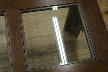中古　美品　希少な廃番品　カリモク家具(karimoku)　domani(ドマーニ)　Morganton(モーガントン)　重厚な木製フレームのガラストップローテーブル　(R-087563)