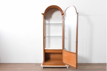 中古　イタリア製　高級家具　FP PASI(フランチェスコ・パージ)　アーチ型のトップが印象的なガラスキャビネット　(R-087564)