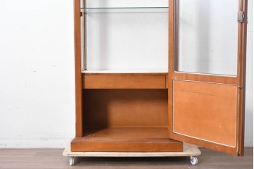 中古　イタリア製　高級家具　FP PASI(フランチェスコ・パージ)　アーチ型のトップが印象的なガラスキャビネット　(R-087564)