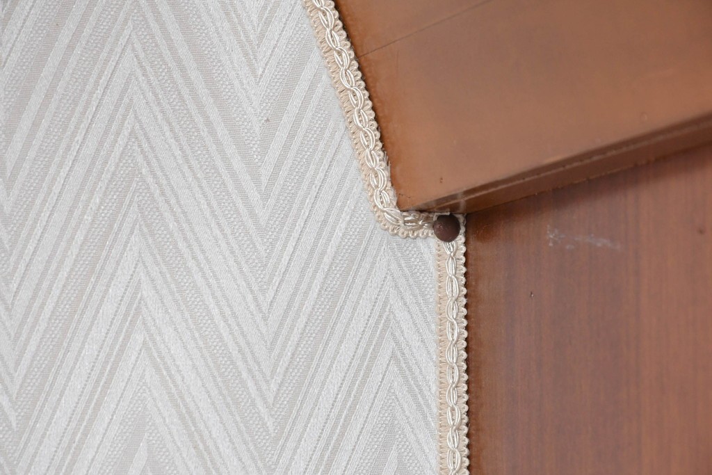 中古　イタリア製　高級家具　FP PASI(フランチェスコ・パージ)　アーチ型のトップが印象的なガラスキャビネット　(R-087564)