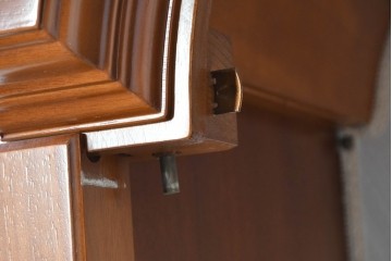 中古　イタリア製　高級家具　FP PASI(フランチェスコ・パージ)　アーチ型のトップが印象的なガラスキャビネット　(R-087564)