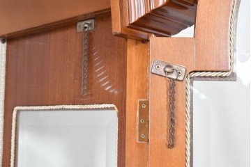 中古　イタリア製　高級家具　FP PASI(フランチェスコ・パージ)　アーチ型のトップが印象的なガラスキャビネット　(R-087564)