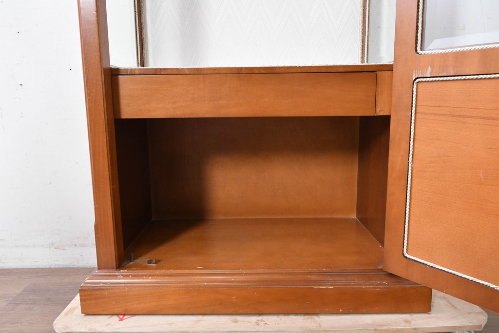 中古　イタリア製　高級家具　FP PASI(フランチェスコ・パージ)　アーチ型のトップが印象的なガラスキャビネット　(R-087564)