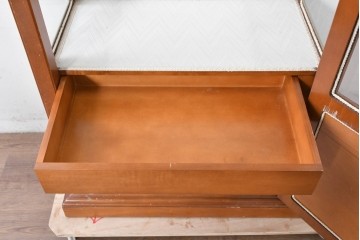 中古　イタリア製　高級家具　FP PASI(フランチェスコ・パージ)　アーチ型のトップが印象的なガラスキャビネット　(R-087564)