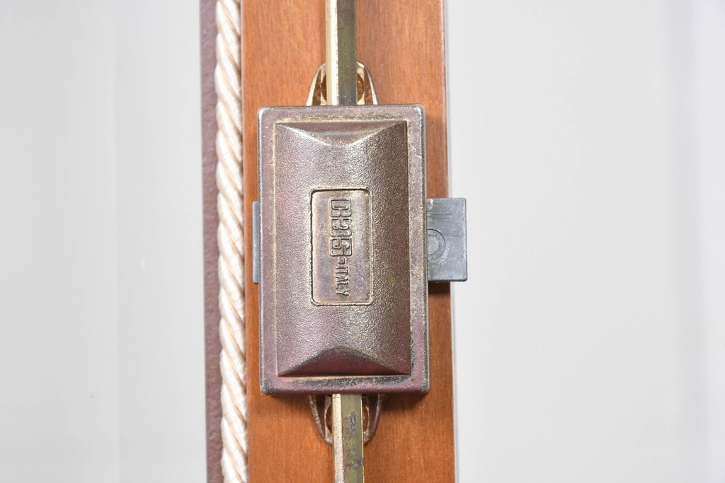 中古　イタリア製　高級家具　FP PASI(フランチェスコ・パージ)　アーチ型のトップが印象的なガラスキャビネット　(R-087564)