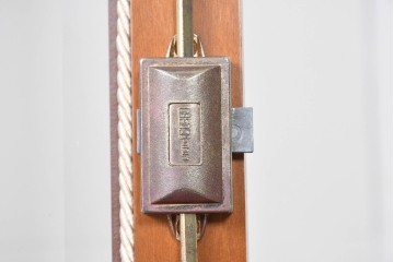 中古　イタリア製　高級家具　FP PASI(フランチェスコ・パージ)　アーチ型のトップが印象的なガラスキャビネット　(R-087564)