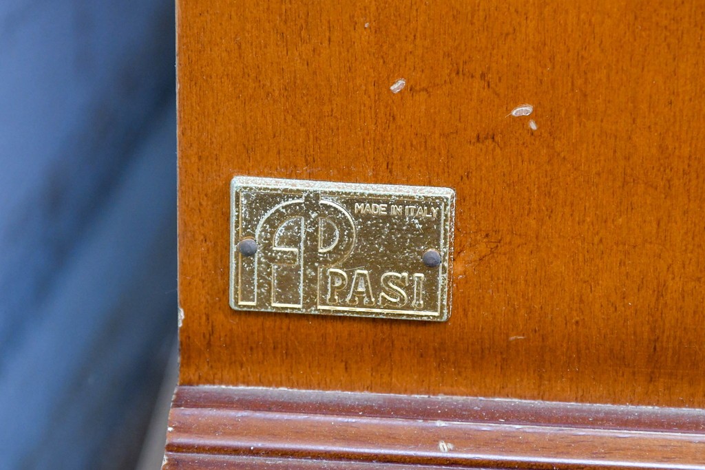 中古　イタリア製　高級家具　FP PASI(フランチェスコ・パージ)　アーチ型のトップが印象的なガラスキャビネット　(R-087564)