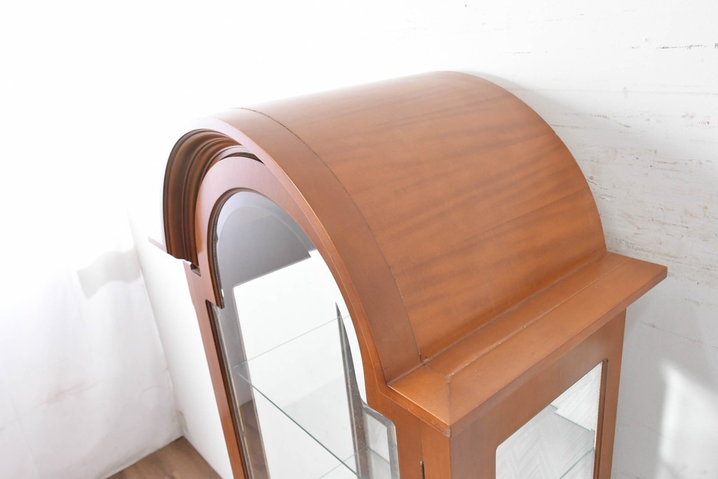 中古　イタリア製　高級家具　FP PASI(フランチェスコ・パージ)　アーチ型のトップが印象的なガラスキャビネット　(R-087564)