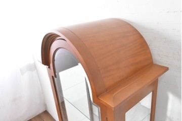 中古　イタリア製　高級家具　FP PASI(フランチェスコ・パージ)　アーチ型のトップが印象的なガラスキャビネット　(R-087564)