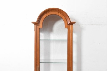 中古　イタリア製　高級家具　FP PASI(フランチェスコ・パージ)　アーチ型のトップが印象的なガラスキャビネット　(R-087564)