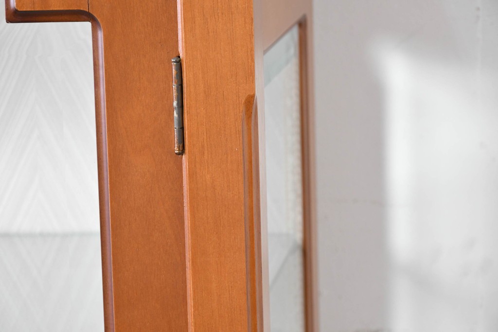 中古　イタリア製　高級家具　FP PASI(フランチェスコ・パージ)　アーチ型のトップが印象的なガラスキャビネット　(R-087564)