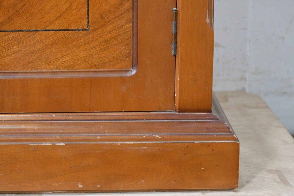 中古　イタリア製　高級家具　FP PASI(フランチェスコ・パージ)　アーチ型のトップが印象的なガラスキャビネット　(R-087564)