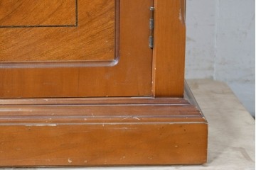 中古　イタリア製　高級家具　FP PASI(フランチェスコ・パージ)　アーチ型のトップが印象的なガラスキャビネット　(R-087564)