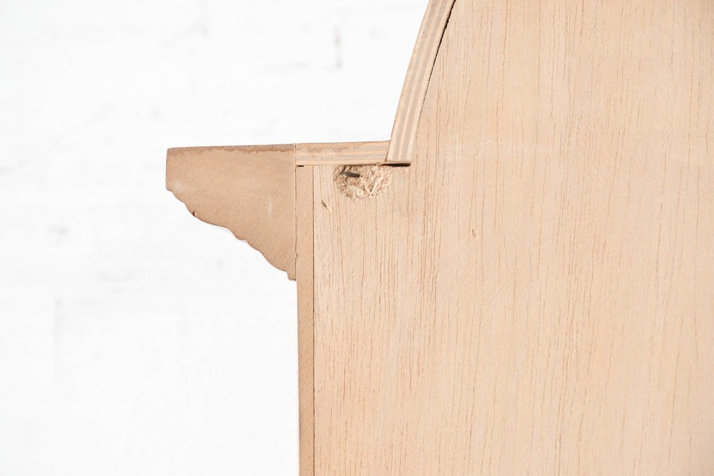 中古　イタリア製　高級家具　FP PASI(フランチェスコ・パージ)　アーチ型のトップが印象的なガラスキャビネット　(R-087564)