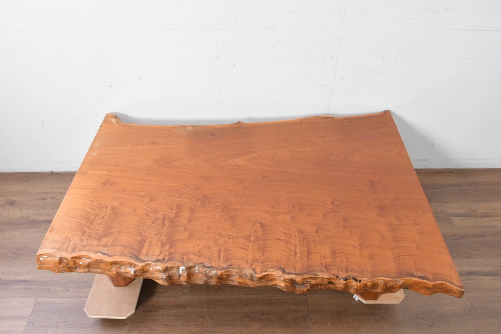 中古　花梨(カリン)材　一枚板ならではの力強い木肌が魅力の重厚な座卓　(R-087565)