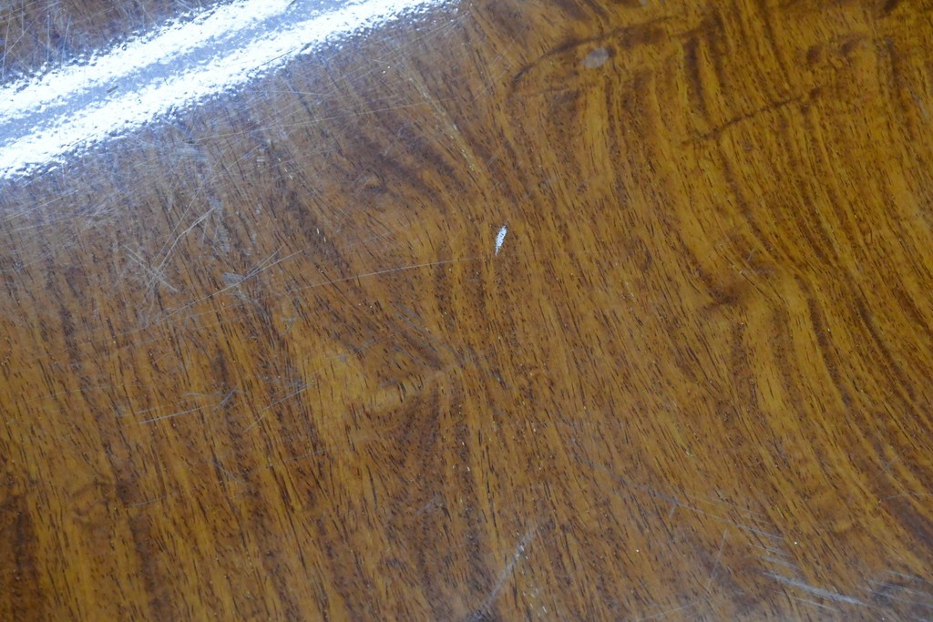 中古　花梨(カリン)材　一枚板ならではの力強い木肌が魅力の重厚な座卓　(R-087565)