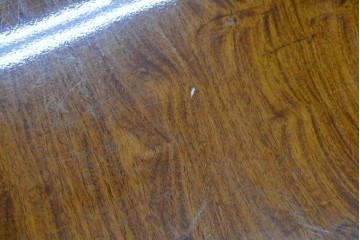 中古　花梨(カリン)材　一枚板ならではの力強い木肌が魅力の重厚な座卓　(R-087565)