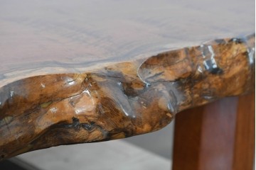 中古　花梨(カリン)材　一枚板ならではの力強い木肌が魅力の重厚な座卓　(R-087565)