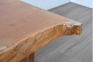 中古　花梨(カリン)材　一枚板ならではの力強い木肌が魅力の重厚な座卓　(R-087565)
