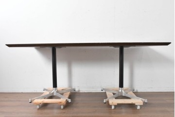 和製ヴィンテージ　ミッドセンチュリー　アルミ脚のシャープなデザインが目を惹くテーブル　(R-087566)