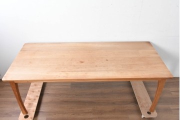 中古　国産職人手作り　チェリー材　やわらかな木肌が魅力の大型ダイニングテーブル　製作費約40万円　(R-087567)